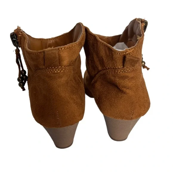 26) Madden Girl Faux Suede Payge Chestnut Beaded Ankle Booties Size 8 - Picture 5 of 13